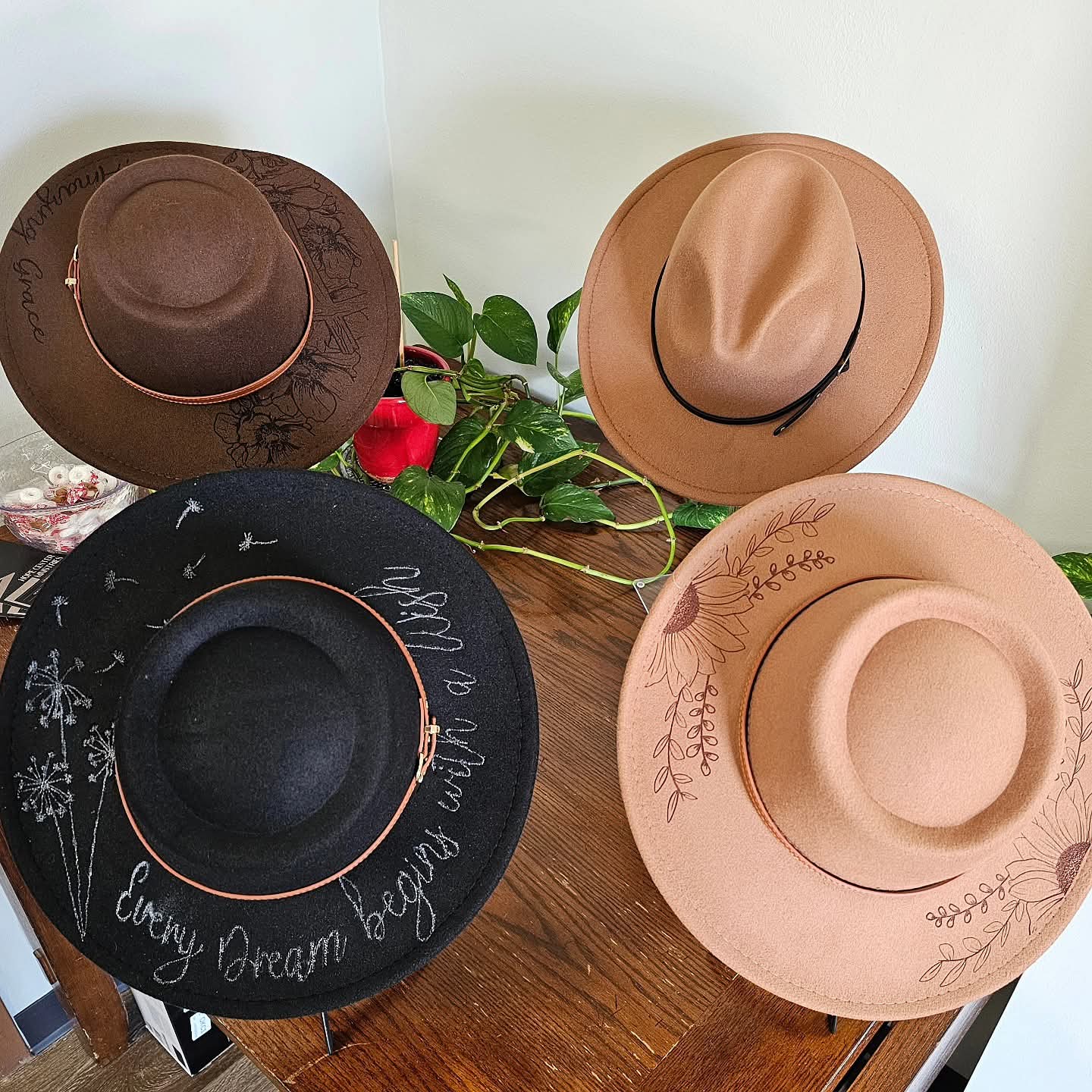 Hats & accessories