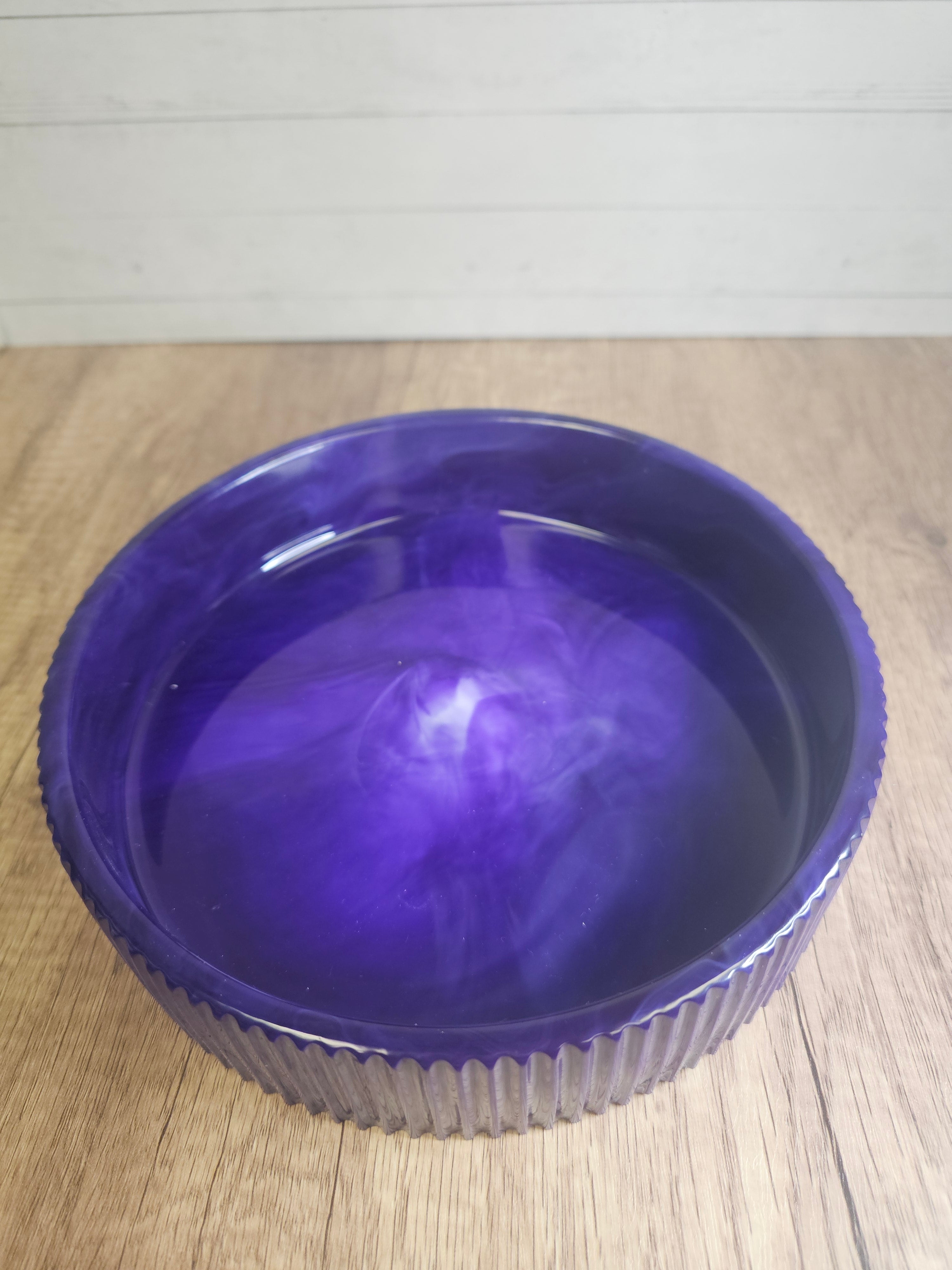 9" Resin Ribbed Bowl