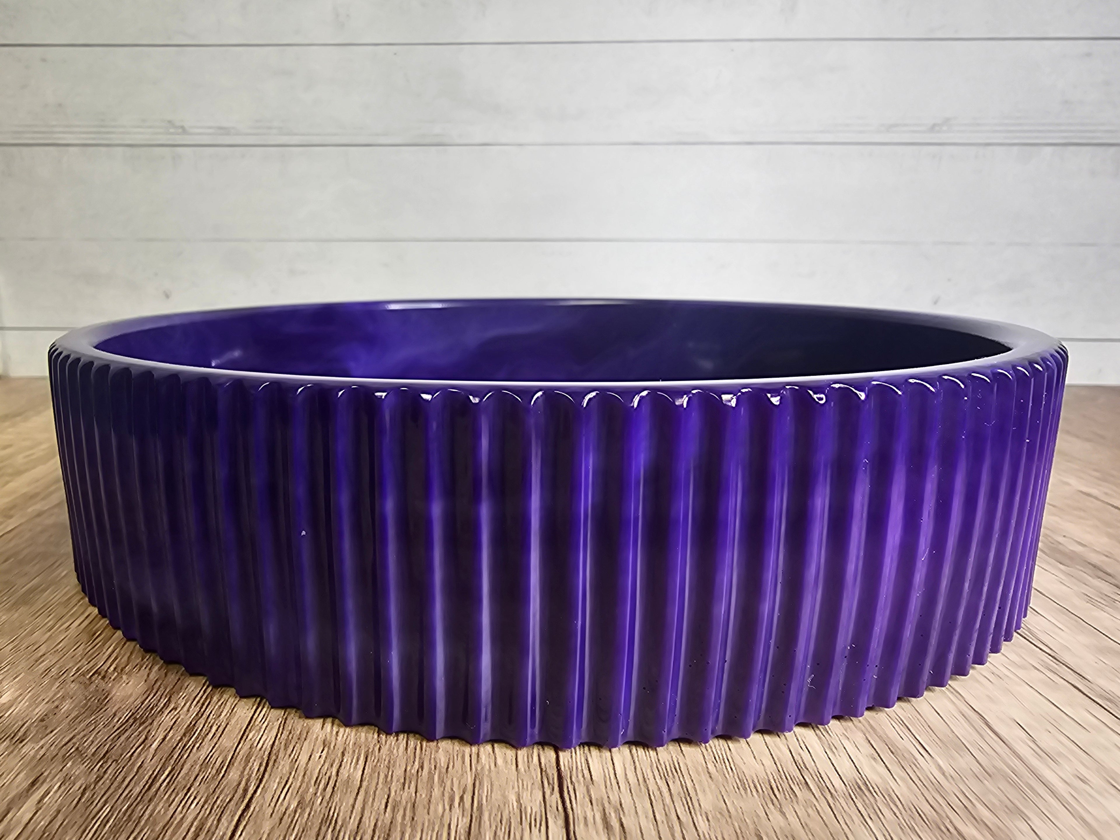 9" Resin Ribbed Bowl